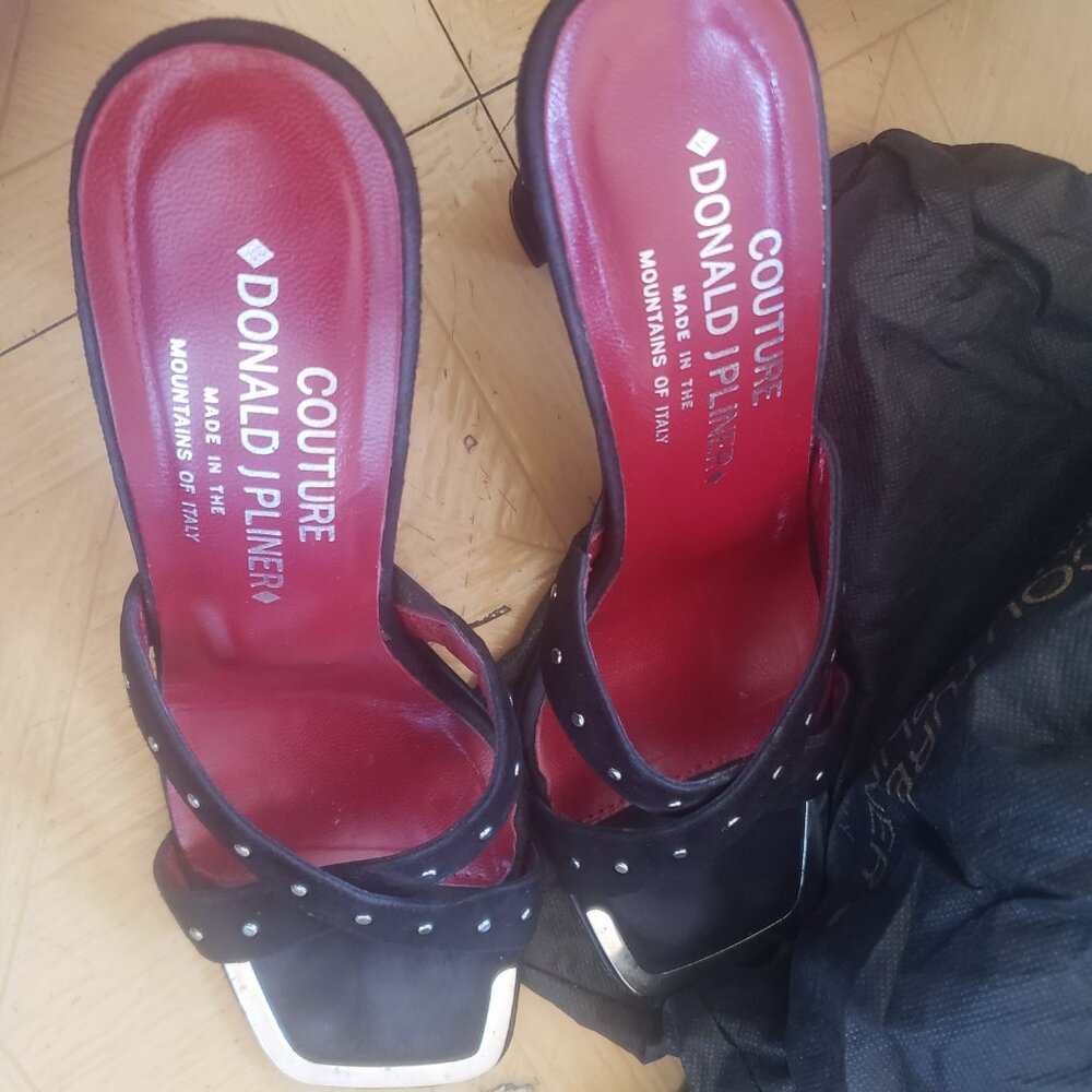 Couture Donald J Pilner Black Sandals with Silver studs Size 6M